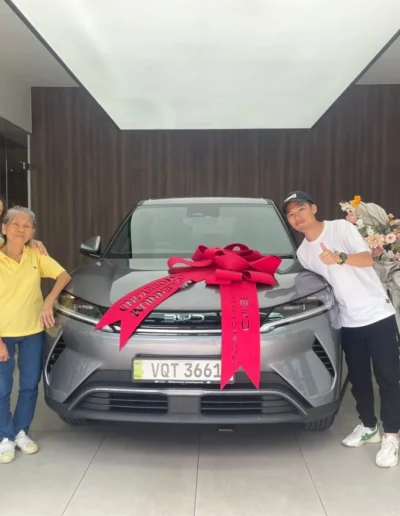 Terrence Foo delivering BYD Atto 3 Ultra to happy customer in BYD Cheras Millennium Motors, Kuala Lumpur.